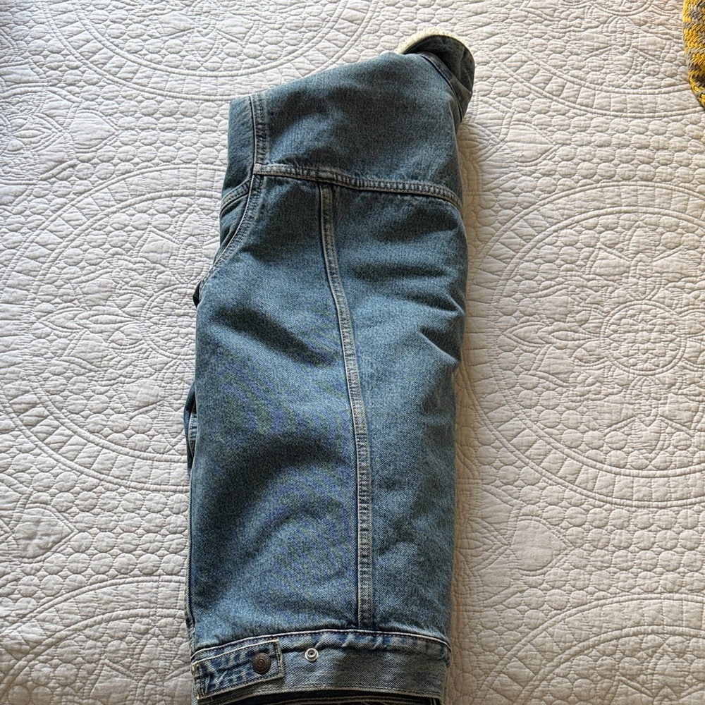 Levi's Classic Blue Denim Men's Jacket with Sherpa Lining | Size XL - Picture 10 of 13